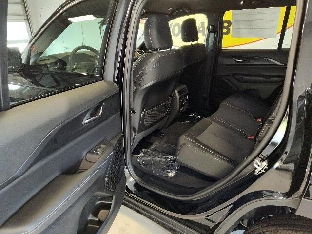 new 2025 Jeep Grand Cherokee car, priced at $40,415