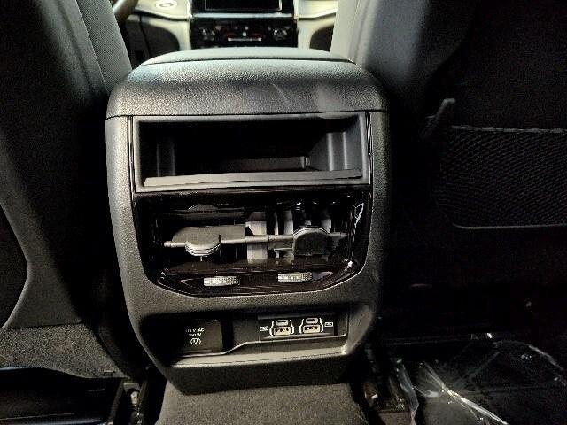 new 2025 Jeep Grand Cherokee car, priced at $40,415