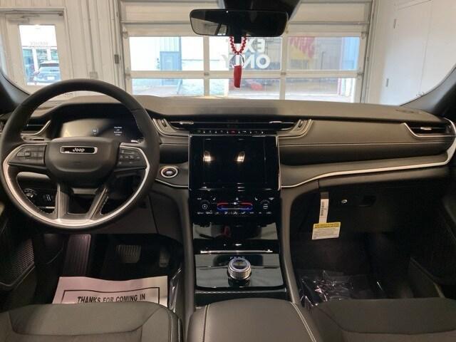 new 2025 Jeep Grand Cherokee car, priced at $37,820