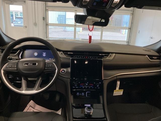 new 2025 Jeep Grand Cherokee car, priced at $38,415