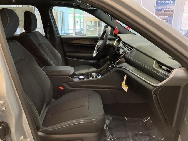 new 2025 Jeep Grand Cherokee car, priced at $38,415