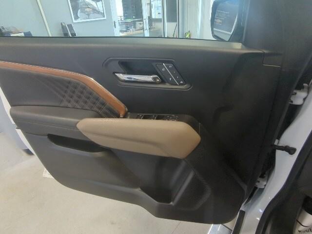 used 2023 GMC Canyon car, priced at $39,999