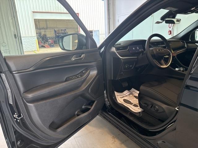 new 2025 Jeep Grand Cherokee L car, priced at $38,420