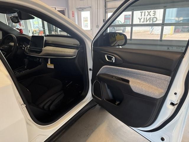 new 2025 Jeep Compass car, priced at $27,990