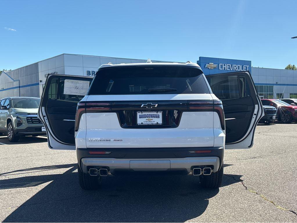 new 2026 Chevrolet Traverse car, priced at $46,215