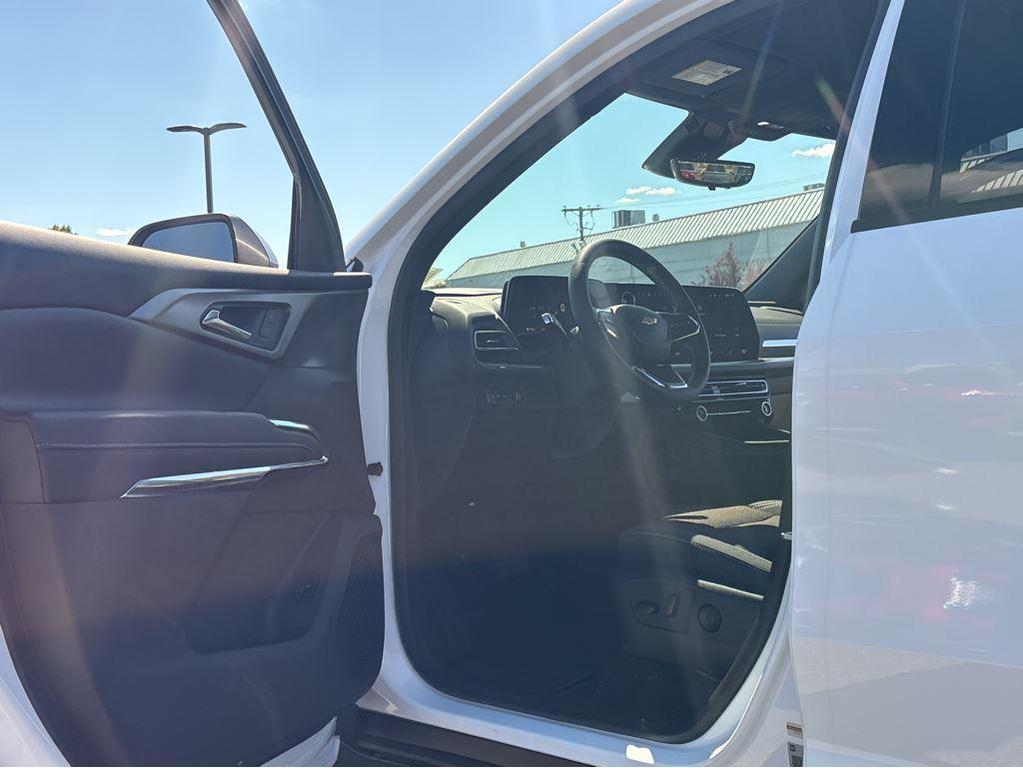 new 2026 Chevrolet Traverse car, priced at $46,215