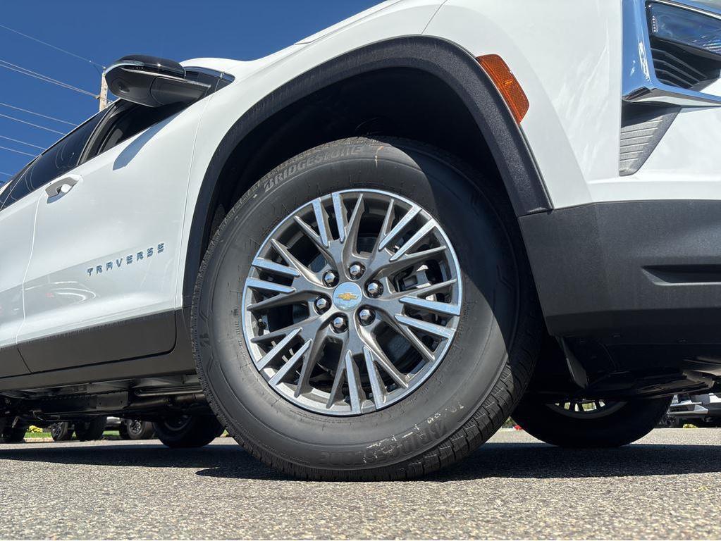 new 2026 Chevrolet Traverse car, priced at $46,215