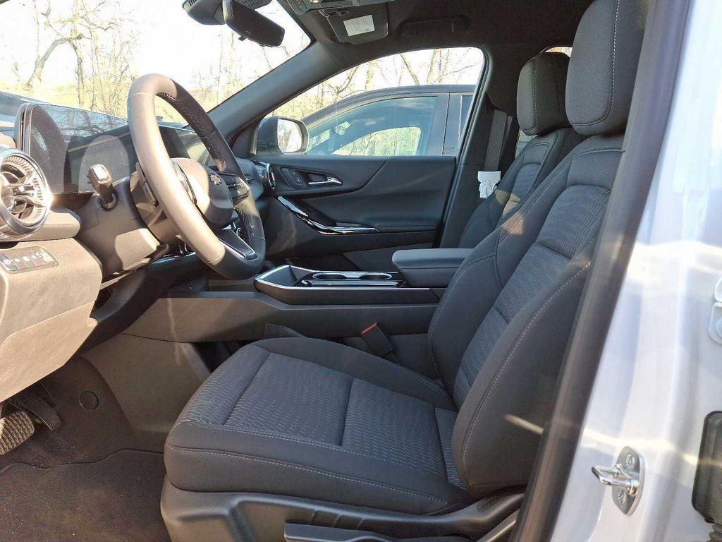 new 2025 Chevrolet Equinox car, priced at $33,575
