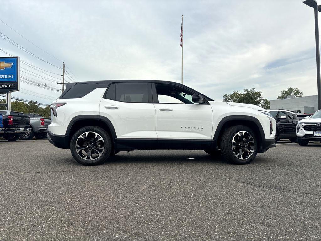 new 2025 Chevrolet Equinox car, priced at $33,090