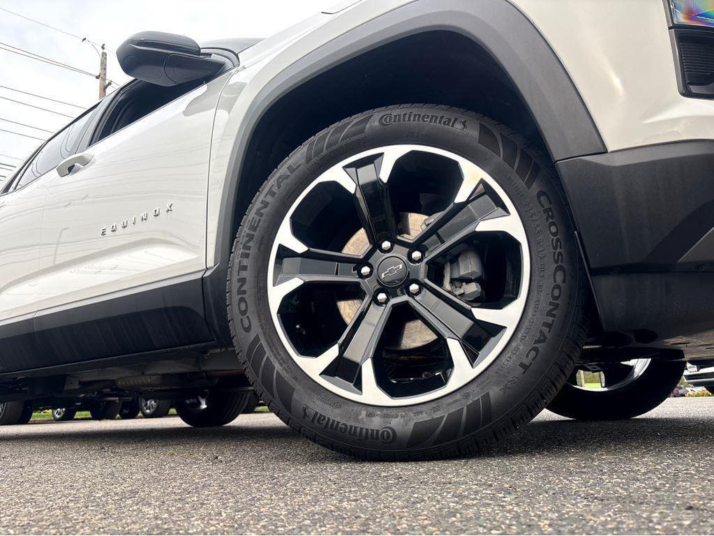 new 2025 Chevrolet Equinox car, priced at $33,090