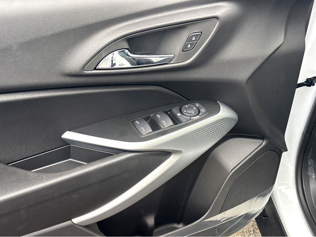 new 2025 Chevrolet Trax car, priced at $24,854