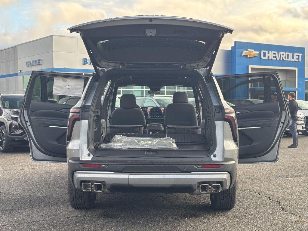 new 2026 Chevrolet Traverse car, priced at $47,620