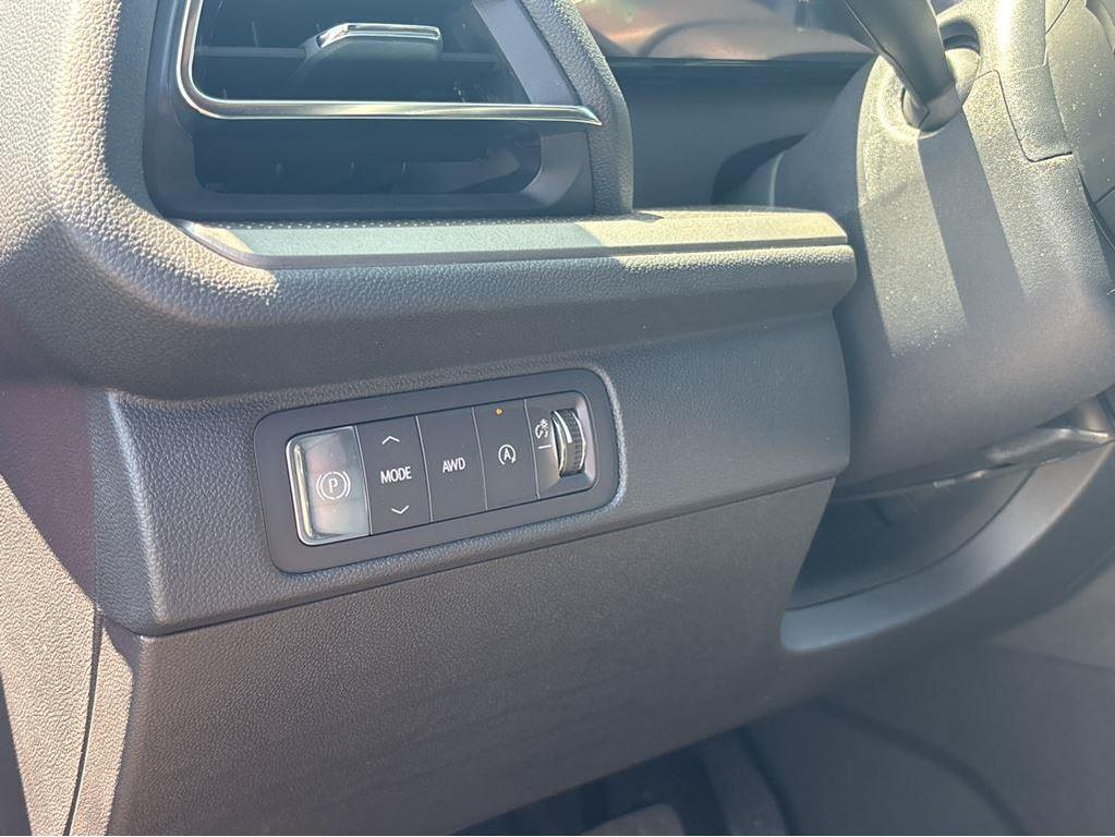 new 2025 Chevrolet Traverse car, priced at $48,329