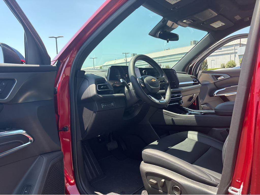 new 2025 Chevrolet Traverse car, priced at $48,329