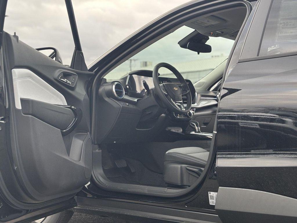 new 2026 Chevrolet Trax car, priced at $25,885