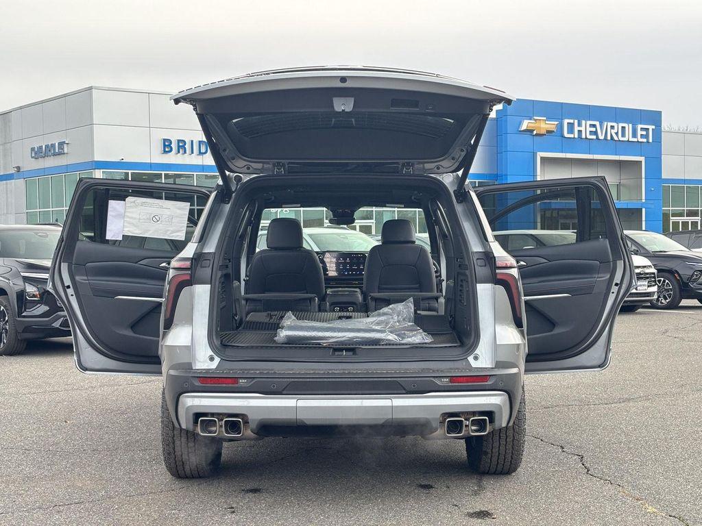new 2026 Chevrolet Traverse car, priced at $53,945