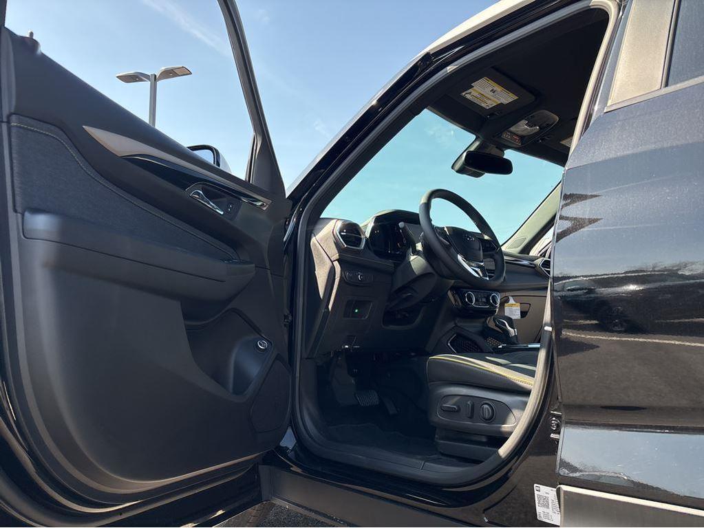 new 2025 Chevrolet TrailBlazer car, priced at $32,185