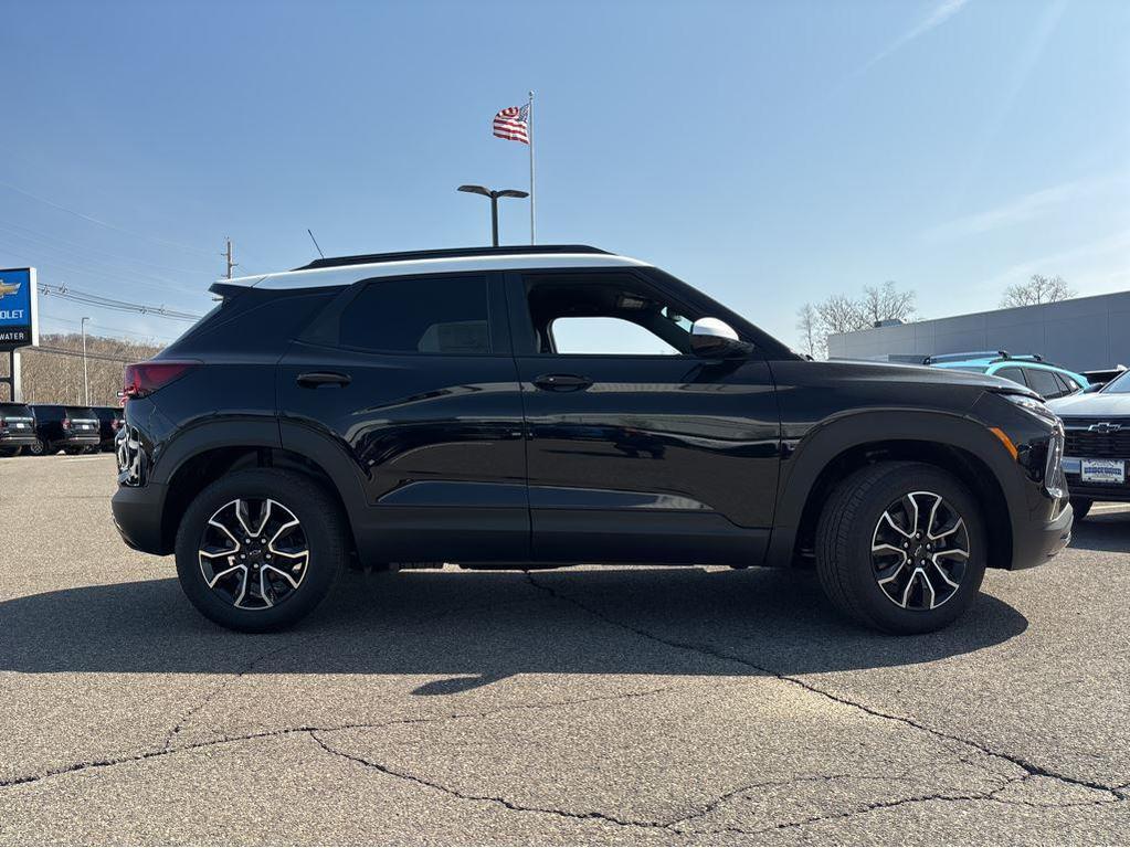 new 2025 Chevrolet TrailBlazer car, priced at $32,185