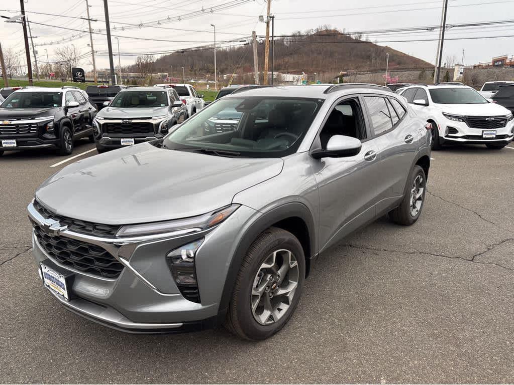 new 2025 Chevrolet Trax car, priced at $25,510