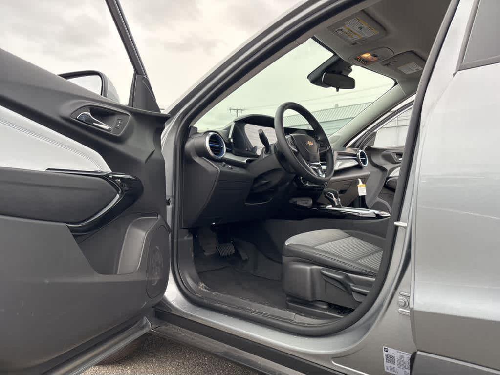 new 2025 Chevrolet Trax car, priced at $25,510