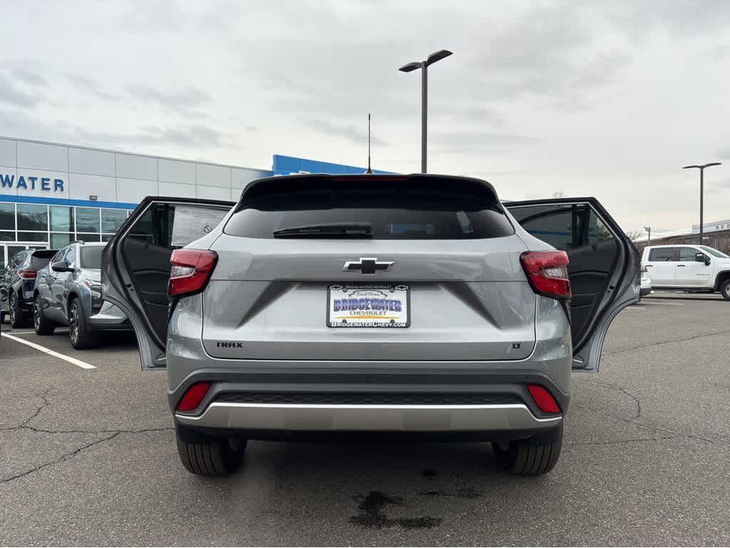 new 2025 Chevrolet Trax car, priced at $25,510