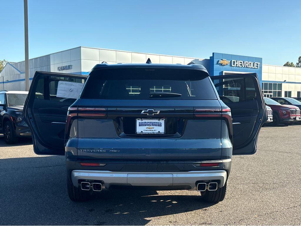 new 2026 Chevrolet Traverse car, priced at $47,215
