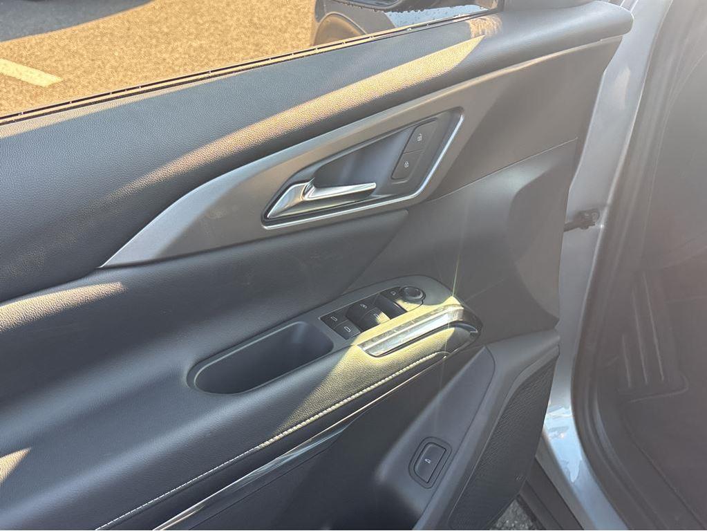 new 2026 Chevrolet Traverse car, priced at $47,980