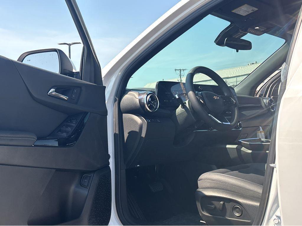 new 2026 Chevrolet Equinox car, priced at $34,045