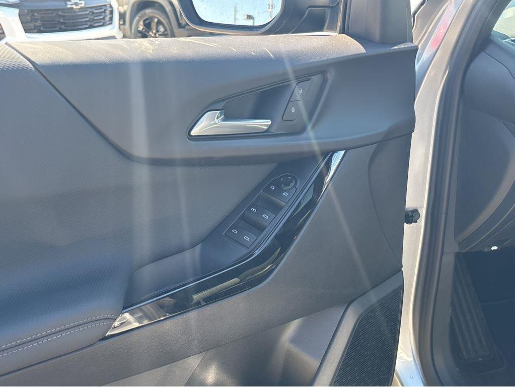 new 2026 Chevrolet Equinox car, priced at $32,815