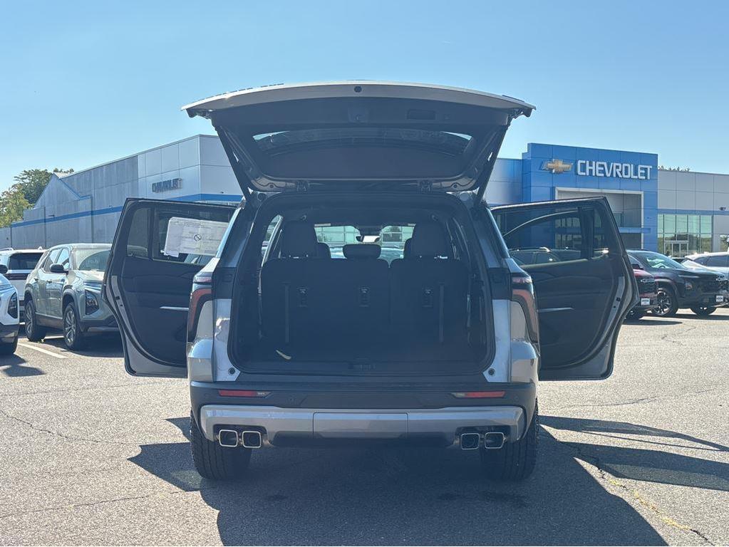 new 2026 Chevrolet Traverse car, priced at $52,195