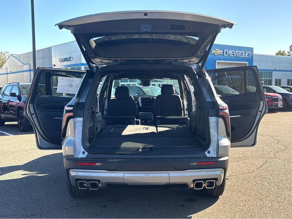new 2026 Chevrolet Traverse car, priced at $46,215
