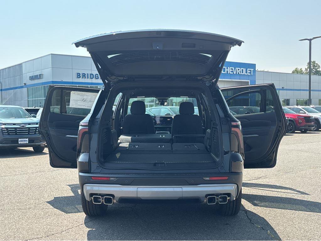 new 2026 Chevrolet Traverse car, priced at $46,215