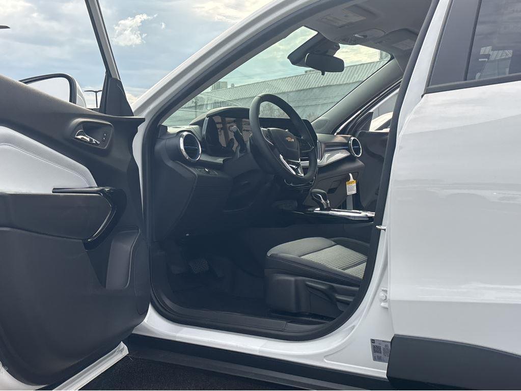 new 2025 Chevrolet Trax car, priced at $25,760