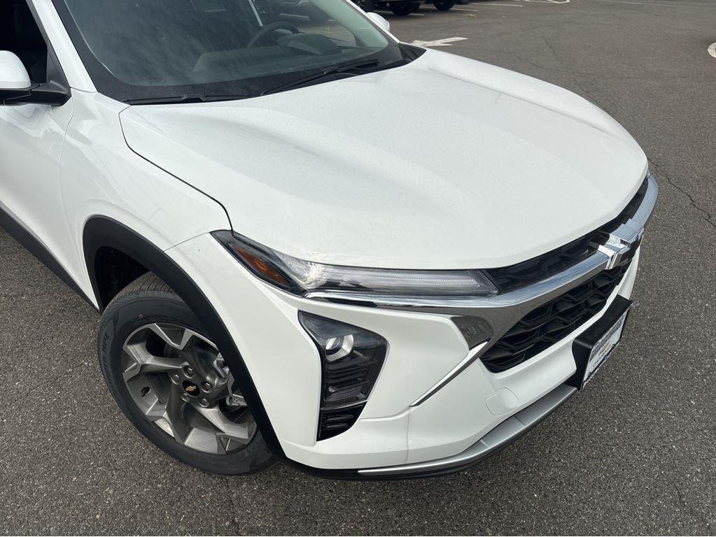 new 2025 Chevrolet Trax car, priced at $25,760