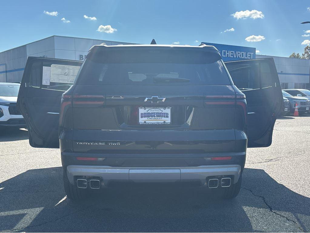 new 2026 Chevrolet Traverse car, priced at $47,215