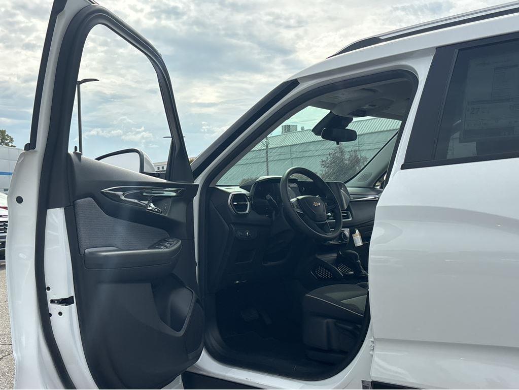 new 2026 Chevrolet TrailBlazer car, priced at $28,036