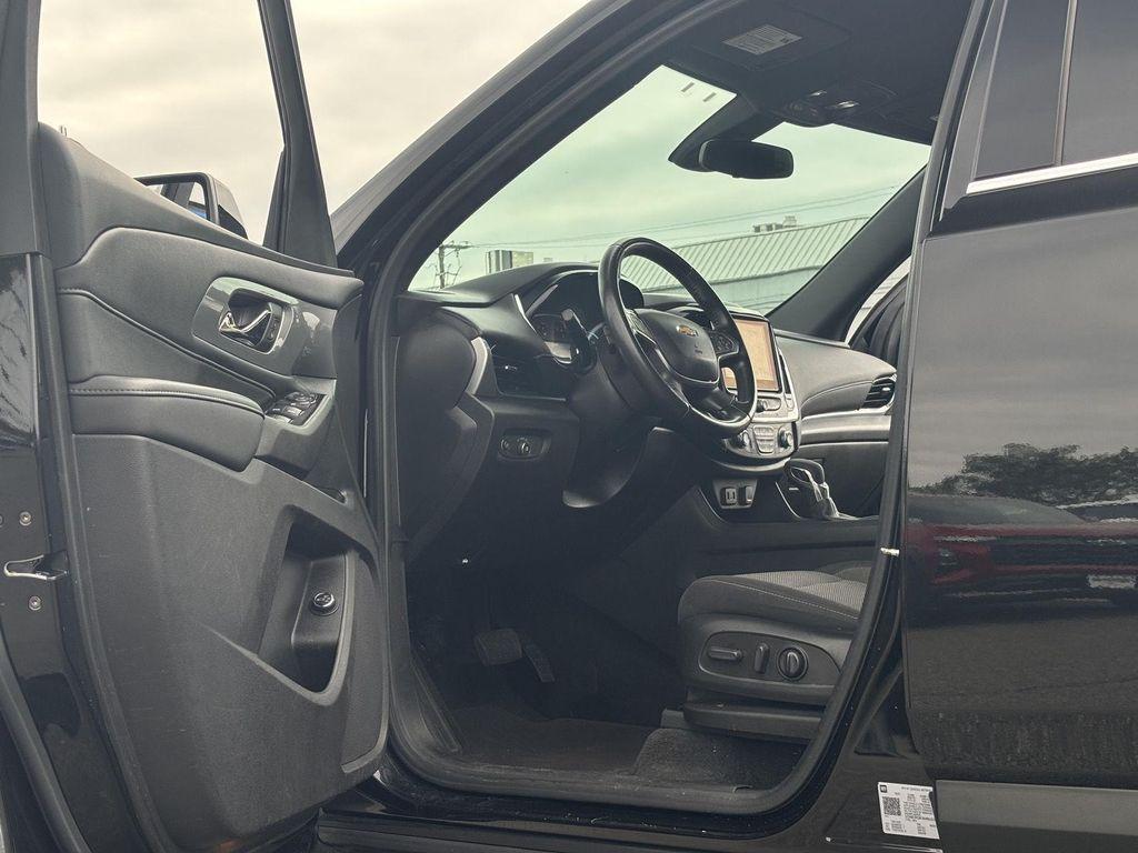used 2022 Chevrolet Traverse car, priced at $26,250