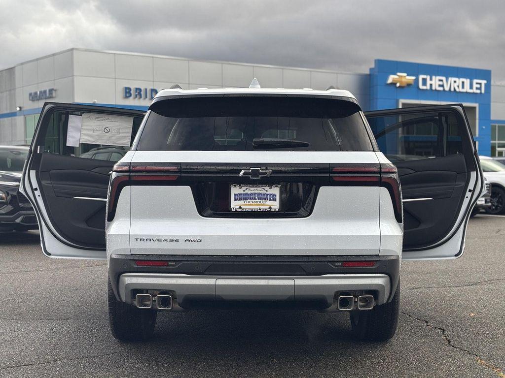 new 2026 Chevrolet Traverse car, priced at $50,735