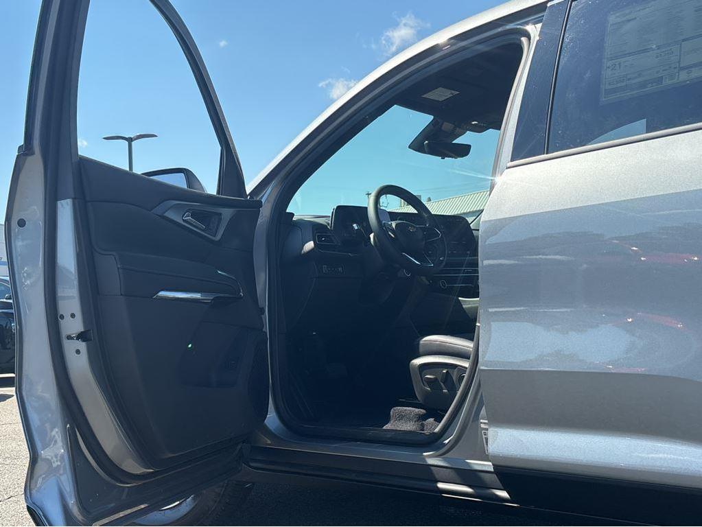 new 2026 Chevrolet Traverse car, priced at $47,215