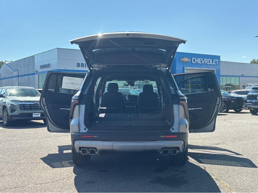 new 2026 Chevrolet Traverse car, priced at $47,215