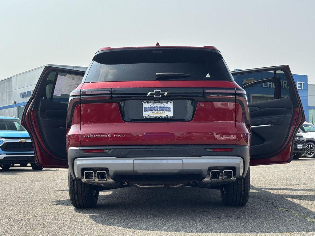 new 2026 Chevrolet Traverse car, priced at $47,710