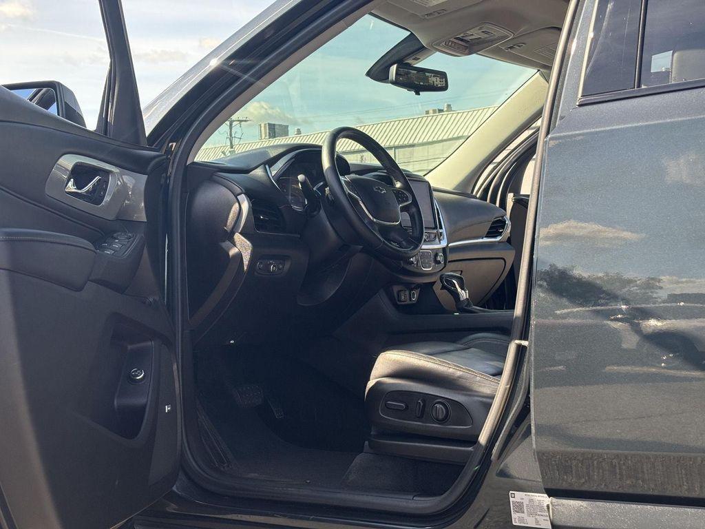 used 2021 Chevrolet Traverse car, priced at $22,895