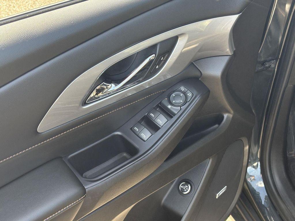 used 2021 Chevrolet Traverse car, priced at $22,895