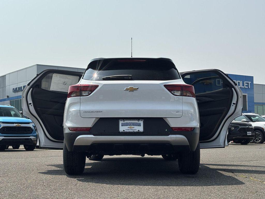 new 2026 Chevrolet TrailBlazer car, priced at $28,682