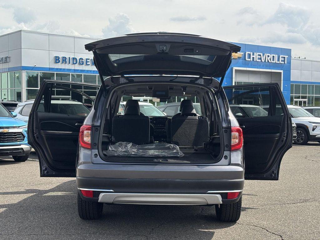 used 2022 Honda Pilot car, priced at $28,995