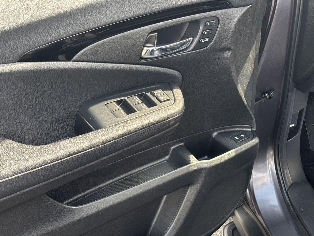 used 2022 Honda Pilot car, priced at $28,995