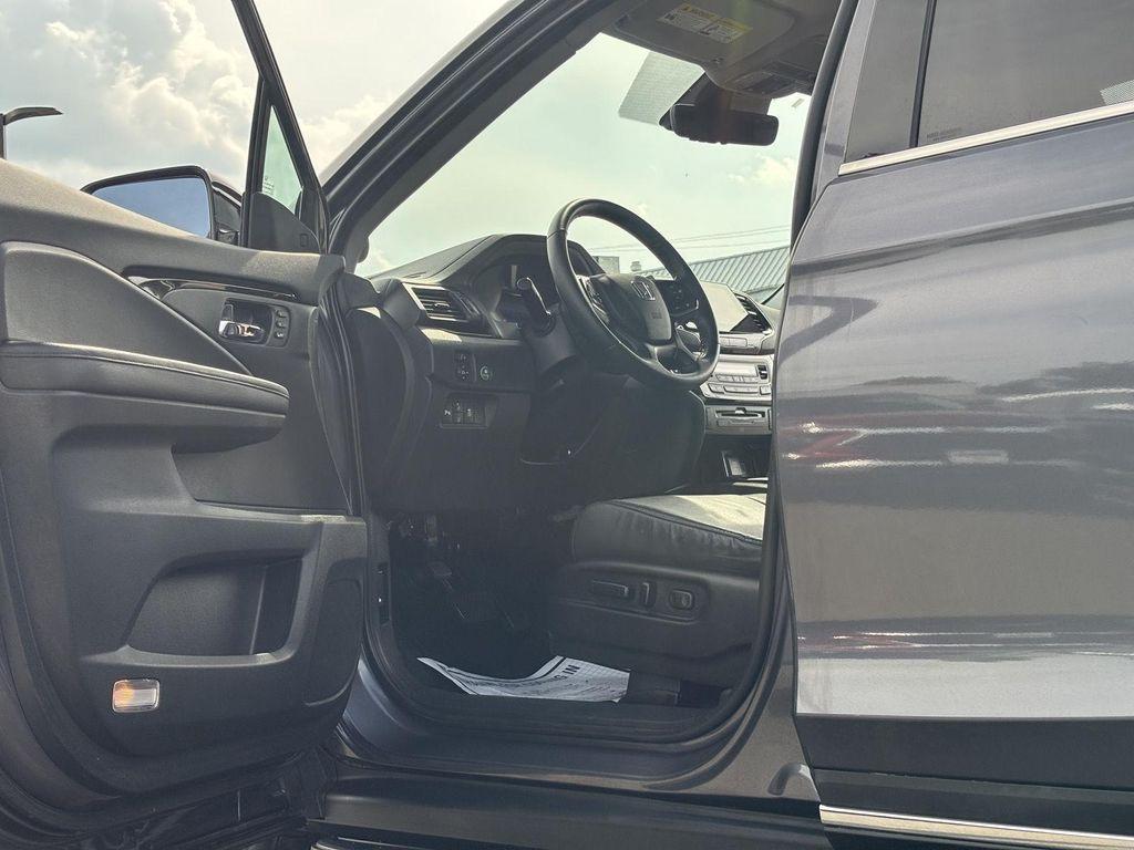 used 2022 Honda Pilot car, priced at $28,995