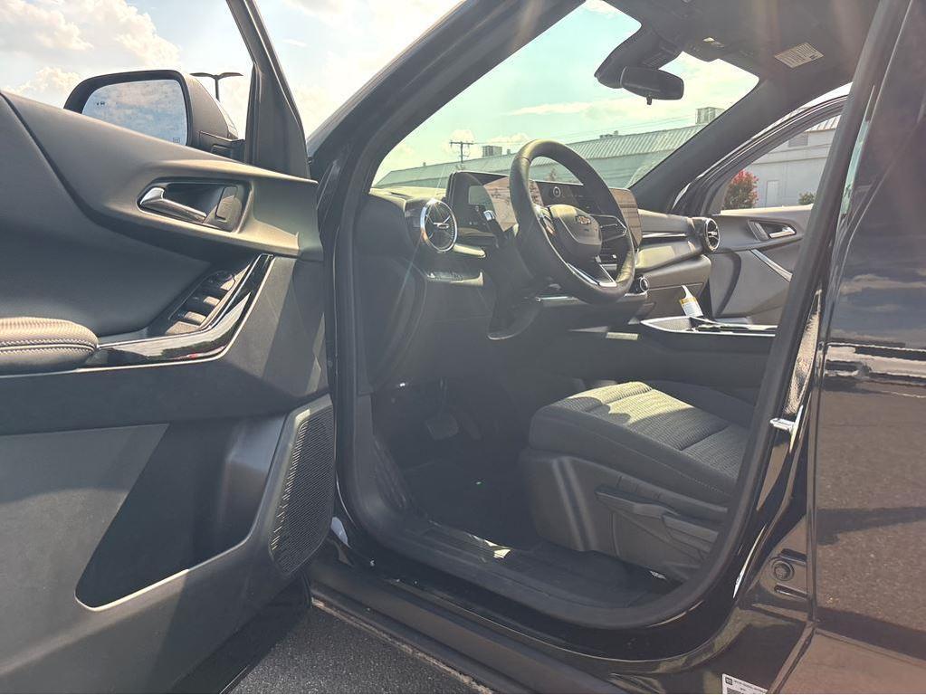 new 2026 Chevrolet Equinox car, priced at $33,070