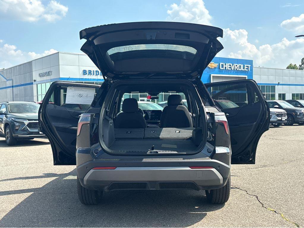 new 2026 Chevrolet Equinox car, priced at $33,070