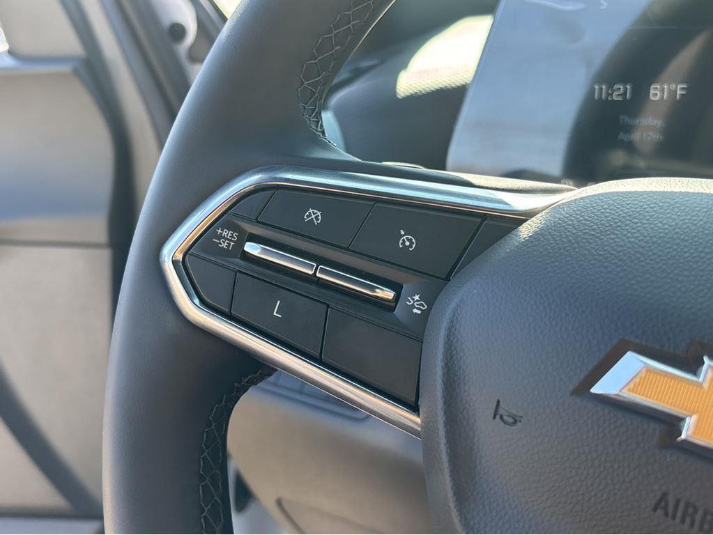 new 2025 Chevrolet Equinox car, priced at $33,575